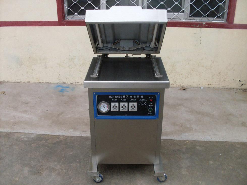 Single chamber vacuum packaging machine